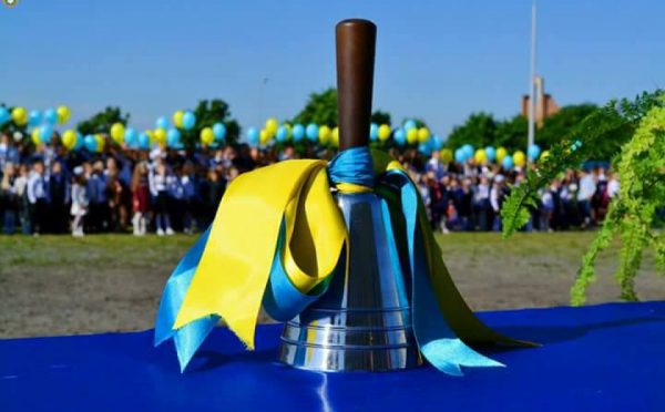 З днем знань, вас, друзі!