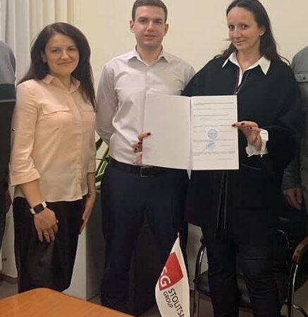 Активісти з ЖК Патріотика звинуватили Владиславу Молчанову зі Stolitsa Group у організації нападів на постраждалих довірителів банку Аркада – з соцмереж