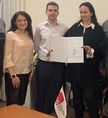 Активісти з ЖК Патріотика звинуватили Владиславу Молчанову зі Stolitsa Group у організації нападів на постраждалих довірителів банку Аркада – з соцмереж